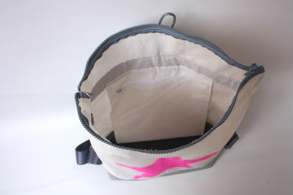 Segeltuchrucksack mit pinken Stern